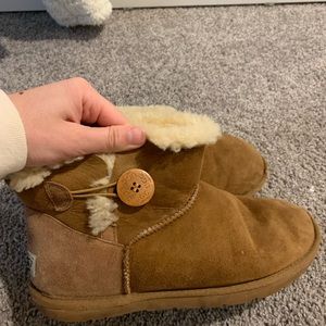 Chestnut Shortie Button Uggs